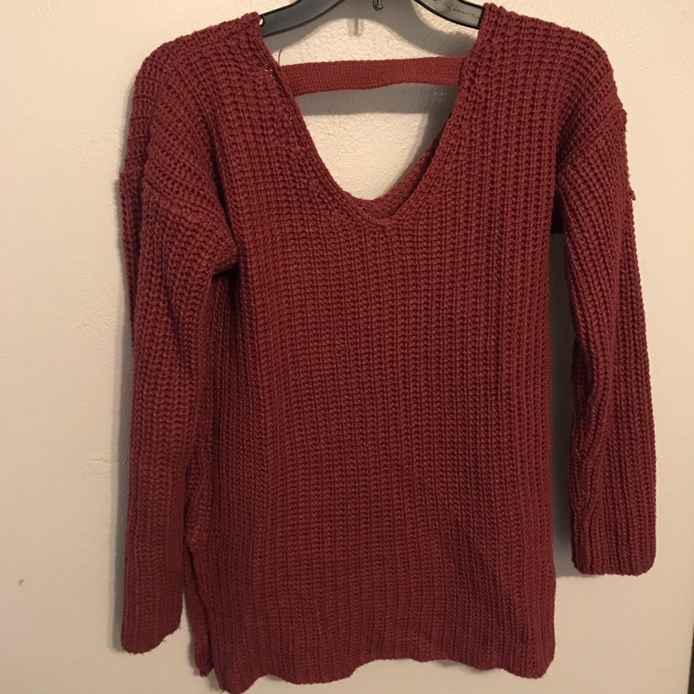 Knit sweater with cute cutout on the back